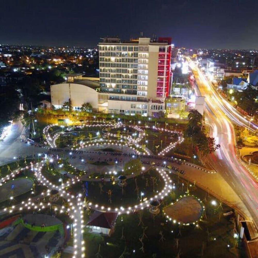 The Premiere Hotel Pekanbaru Extérieur photo