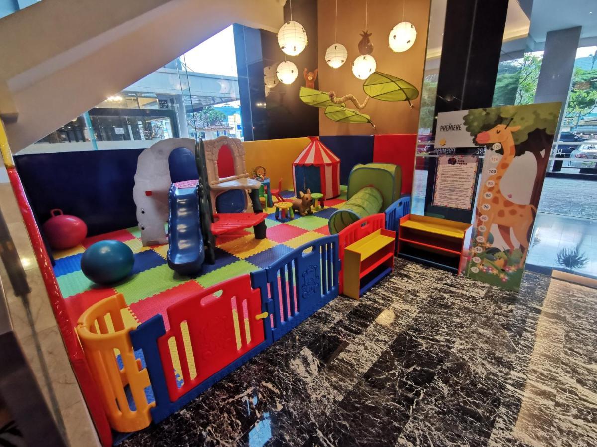 The Premiere Hotel Pekanbaru Extérieur photo