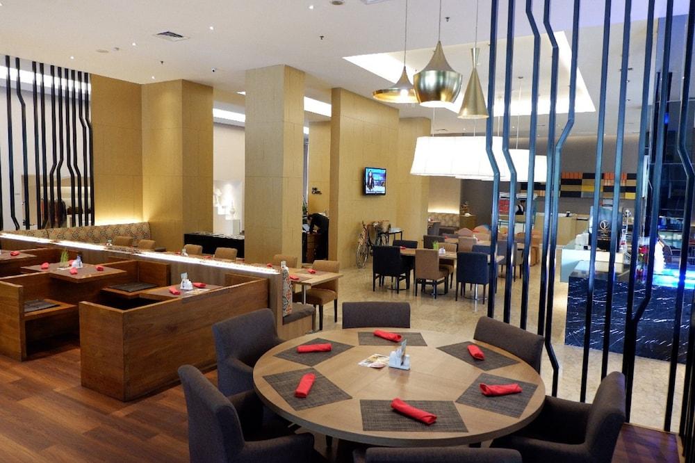The Premiere Hotel Pekanbaru Extérieur photo