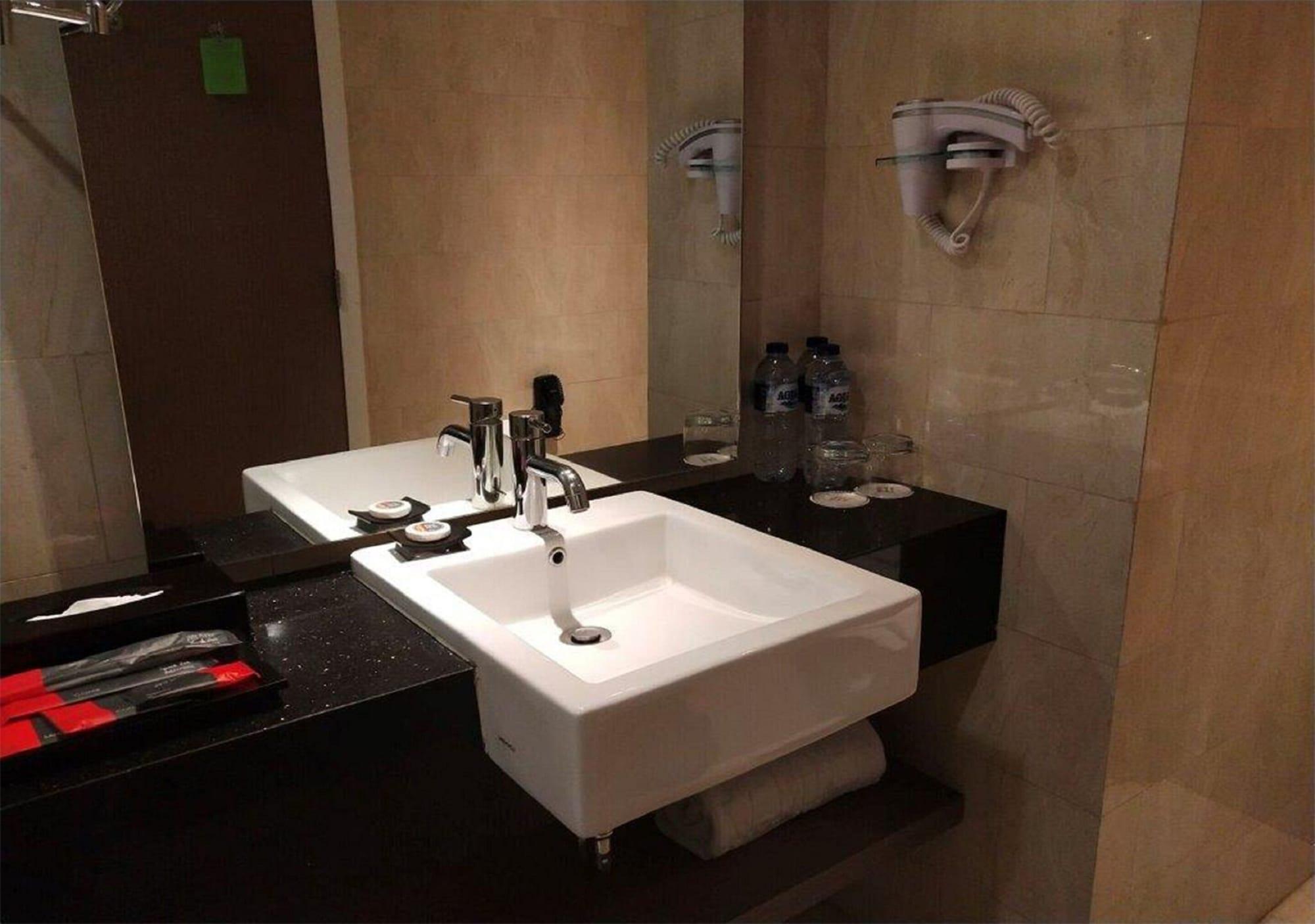 The Premiere Hotel Pekanbaru Extérieur photo