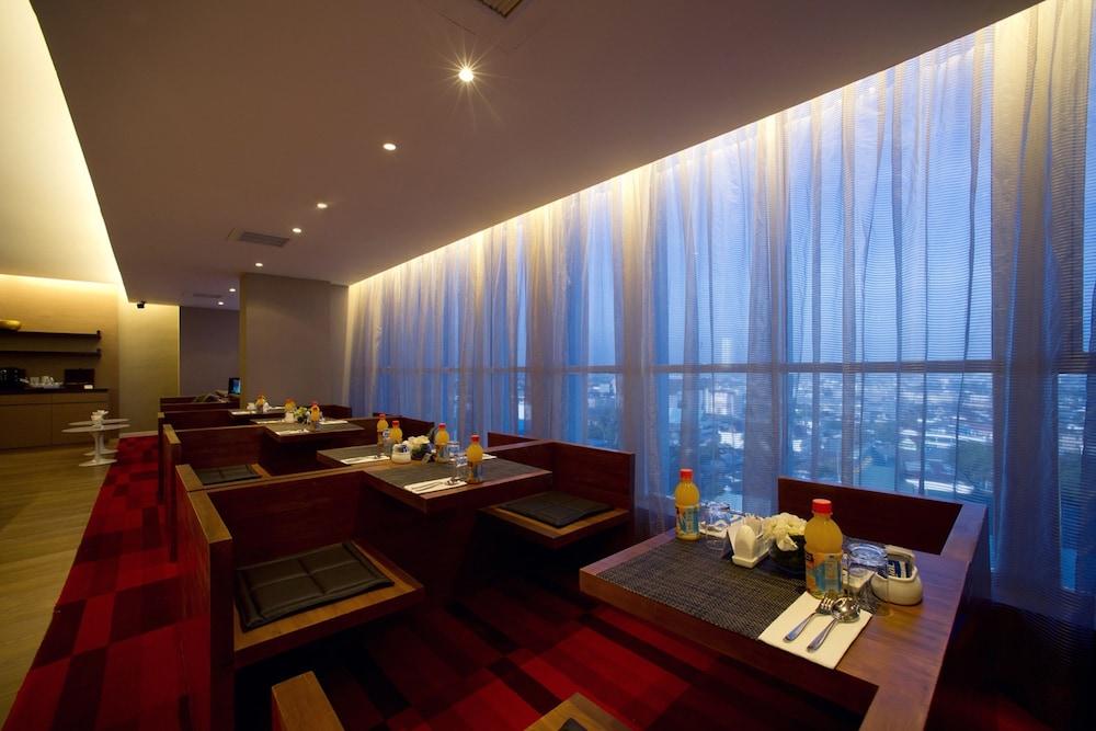 The Premiere Hotel Pekanbaru Extérieur photo