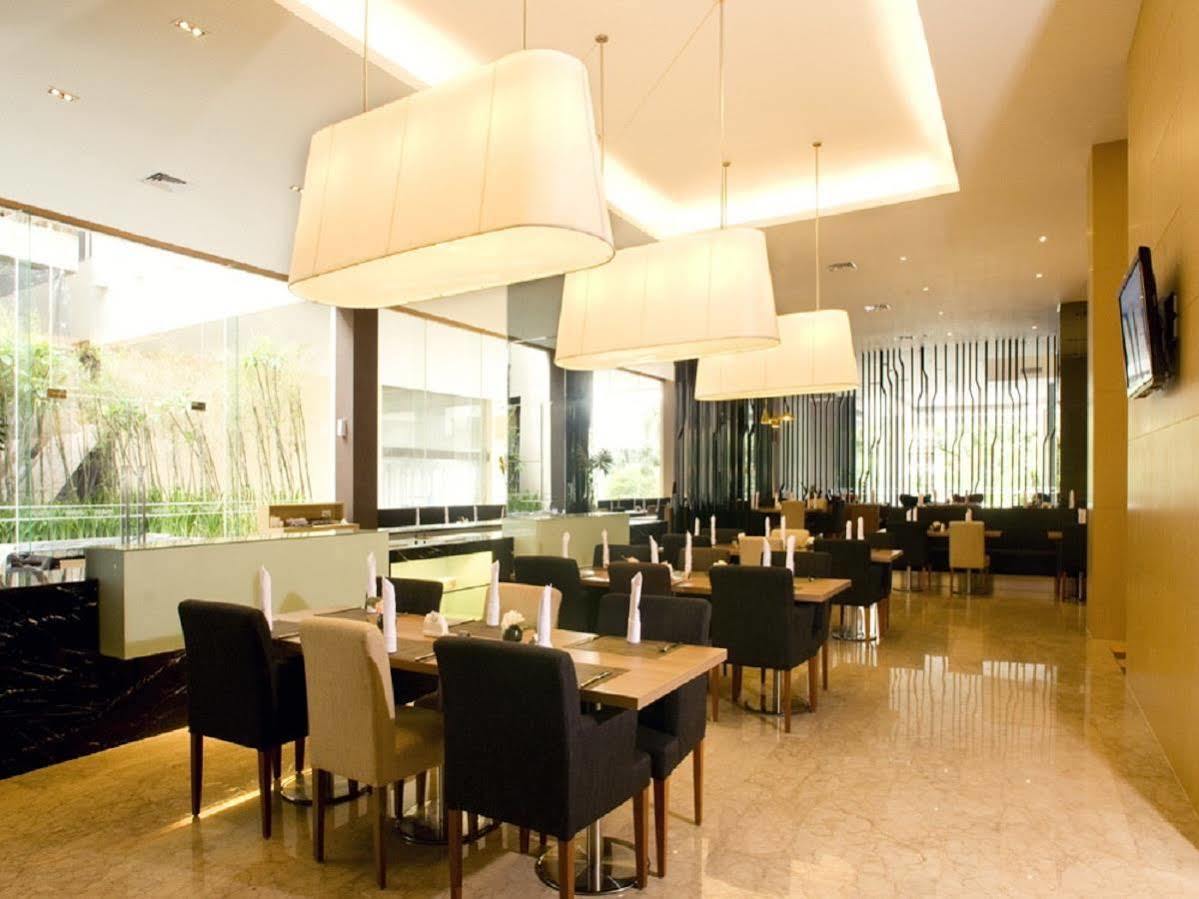 The Premiere Hotel Pekanbaru Extérieur photo