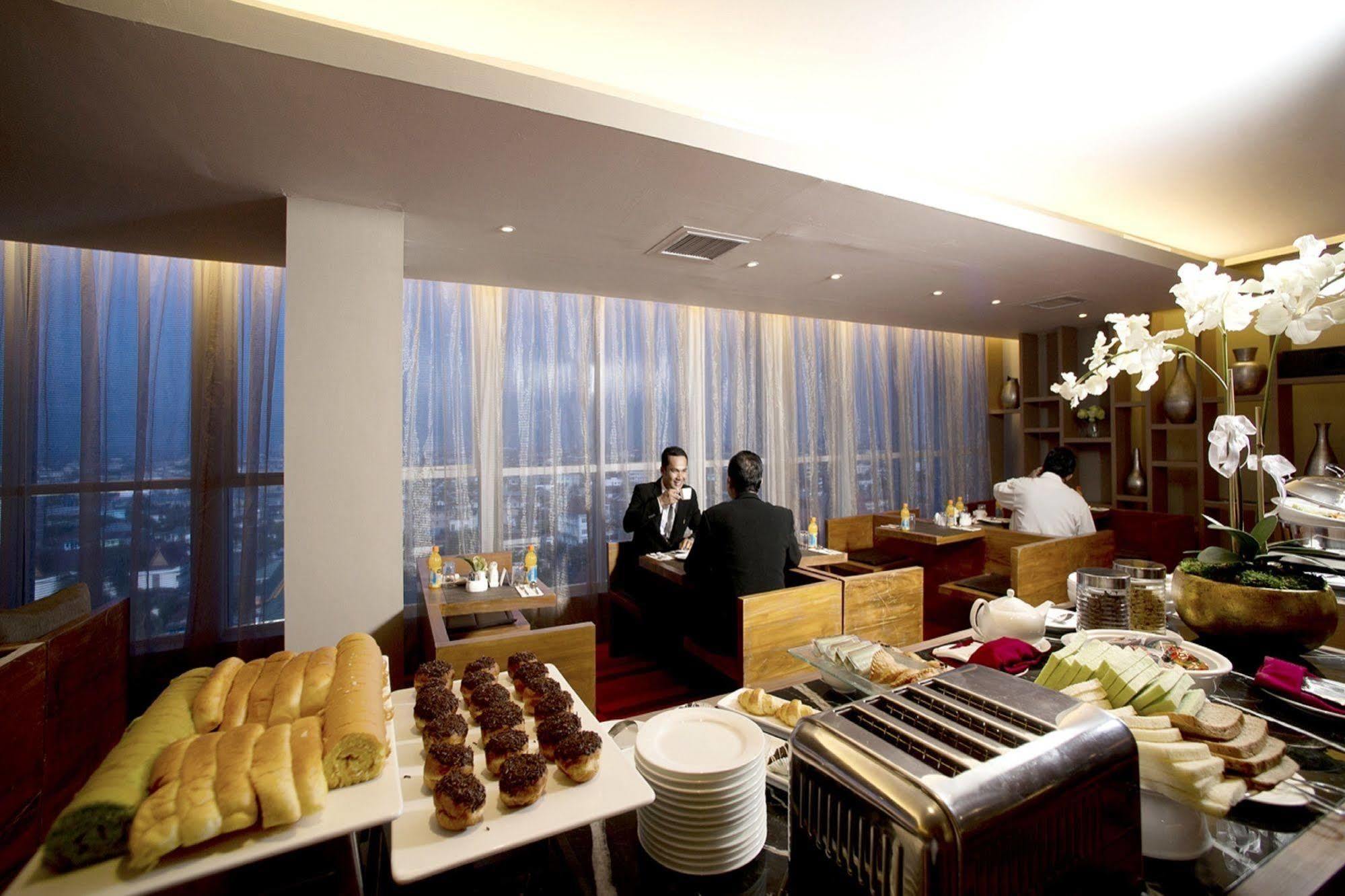 The Premiere Hotel Pekanbaru Extérieur photo
