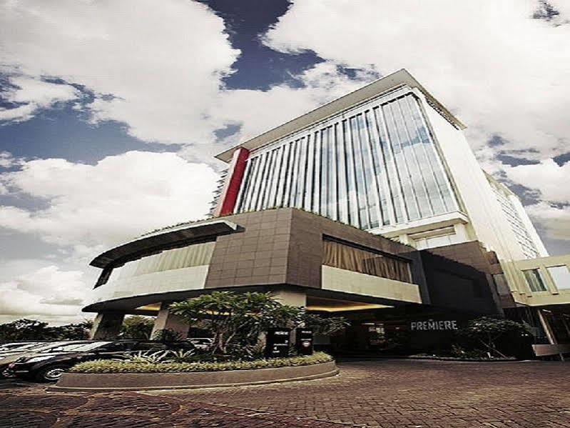 The Premiere Hotel Pekanbaru Extérieur photo