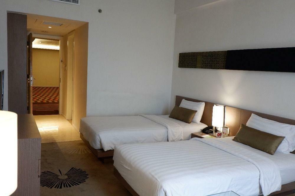The Premiere Hotel Pekanbaru Extérieur photo
